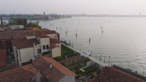 Vista Aérea Isla Murano Laguna Veneciana Mar Desde Arriba Italia — Vídeo de stock
