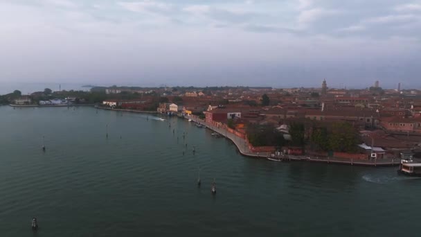 Vista Aérea Isla Murano Laguna Veneciana Mar Desde Arriba Italia — Vídeo de stock