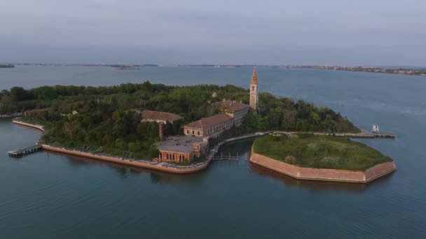 Luftaufnahme Der Geplagten Geisterinsel Poveglia Der Venezianischen Lagune Gegenüber Malamocco — Stockvideo