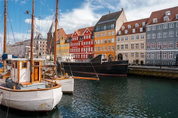 Copenhagens Calm Harbor Traditional Boats White Wooden Vessel Set Nyhavns — Stock Photo, Image