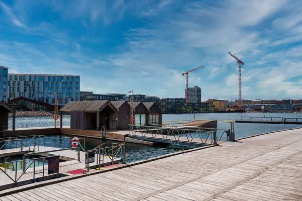 Serene Waterfront Wooden Boardwalk Huts Copenhagen Calm Bay City Skyline — Stock Photo, Image