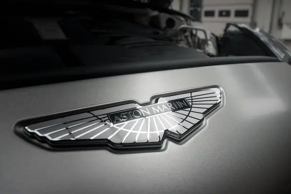 Closeup Elegant Aston Martin Badge Wings Brand Name Shiny Metallic — Stock Photo, Image