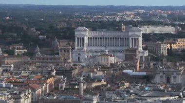 İtalya 'nın başkenti Roma' da Vittorio Emanuele II veya Il Vittoriano olarak bilinen Anavatan veya Altare della Patria 'nın sunağı.