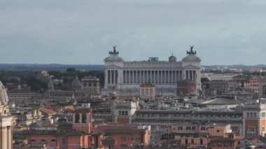İtalya 'nın başkenti Roma' da Vittorio Emanuele II veya Il Vittoriano olarak bilinen Anavatan veya Altare della Patria 'nın sunağı.