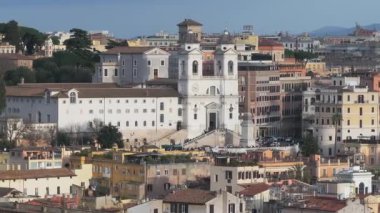 Roma, İtalya 'da İspanyol basamakları. İtalya 'nın en ünlü meydanlarından biri. Roma mimarisi ve simgesi.