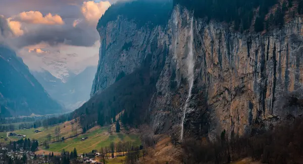 Prachtig Uitzicht Vanuit Lucht Staubbach Watervallen Zwitserland Magisch Panoramisch Uitzicht — Stockfoto