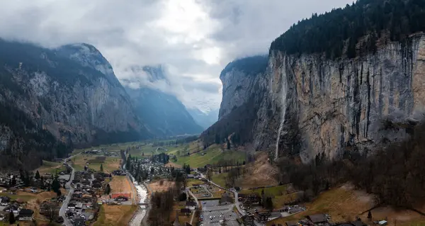 Prachtige Herfsttijd Het Dorpje Lauterbrunnen Zwitserse Alpen Toegangspoort Tot Beroemde — Stockfoto