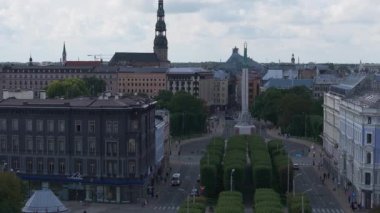 Riga 'nın yukarıdan manzarası çok güzel. Letonya 'nın başkenti Riga' nın panoramik manzarası.
