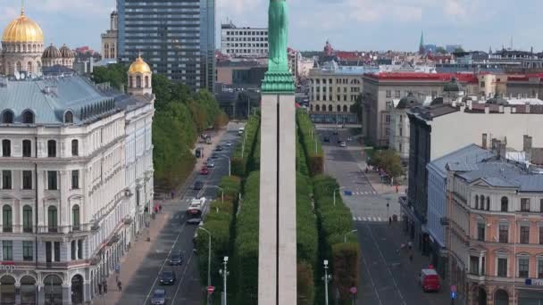 Hermosa Vista Del Amanecer Sobre Riga Por Estatua Libertad Milda — Vídeos de Stock
