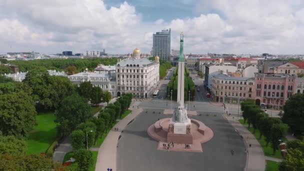 Прекрасний Вид Схід Сонця Над Ригою Статуєю Свободи Мільда Латвії — стокове відео
