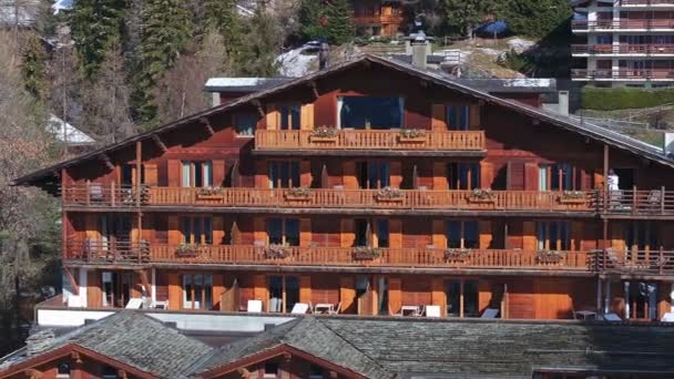 Sviçre Deki Verbier Kayak Merkezinin Hava Panoramik Manzarası Dağların Önünde — Stok video