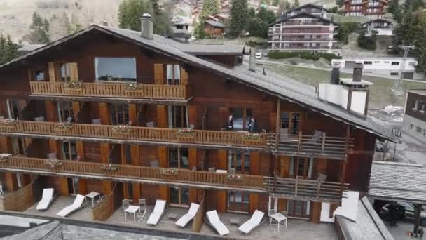 Vue Aérienne Panoramique Station Ski Verbier Suisse Chalets Classiques Bois — Video