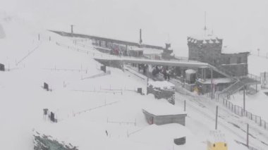 Gornergrat Gözlemevi ve Matterhorn Tepesi, Zermatt İsviçre. İsviçre, Zermatt 'taki dağ manzaralı gözlemevi.
