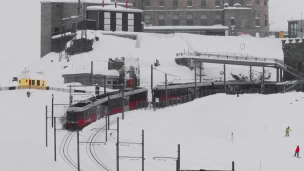 Zermatt Schweiz Tåget Gonergratbahn Kör Till Gornergrat Stationen Den Berömda — Stockvideo