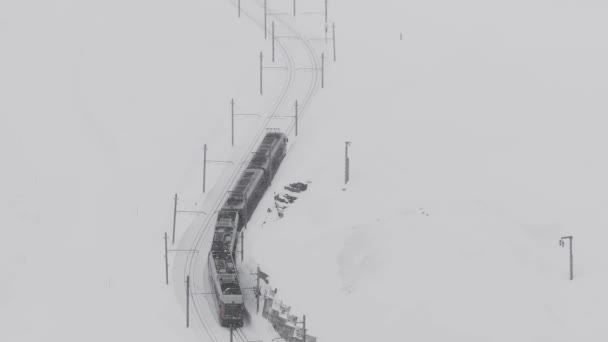 Церматт Швейцария Поезд Гонергратбан Идущий Станции Горнерграт Знаменитом Туристическом Месте — стоковое видео