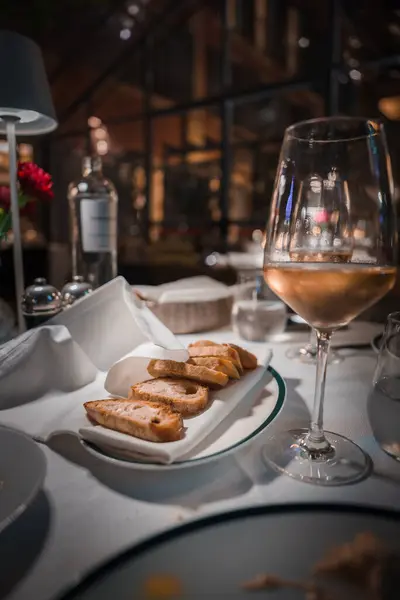 Elegant Dining Setting White Wine Bread Water Beautifully Set Table — Stock Photo, Image