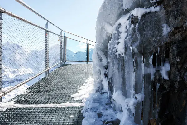 Metal Walkway Snowy Mountainous Murren Switzerland Chain Link Fence Icy — Stock Photo, Image