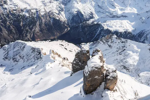 Karla Kaplı Tepeleri Sviçre Deki Murren Kayak Merkezinde Kayalık Arazisi — Stok fotoğraf