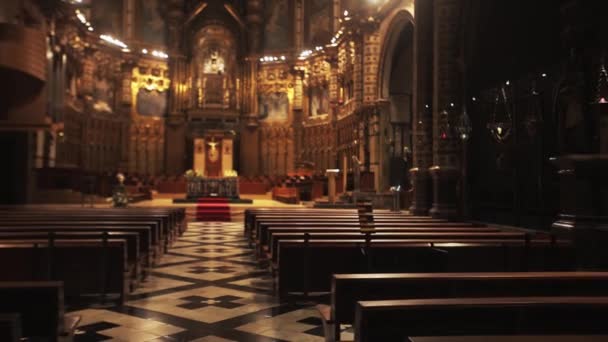Catalonië Interieur Van Kerk Van Montserrat Abdij Ligt Berg Montserrat — Stockvideo