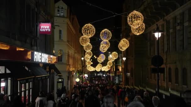 Beautiful Christmas Decorations Lights Covent Garden District London Christmas Spirit — Stockvideo