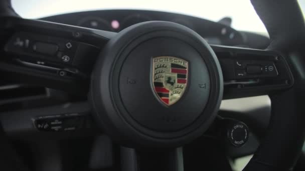 Zamknij Wnętrze Porsche Taycan Wnętrze Luksusowego Porsche Taycan — Wideo stockowe