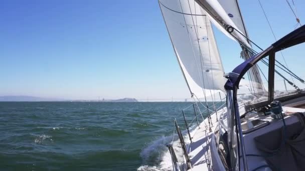 Sailing San Francisco Bay Small Yacht California Golden Gate Bridge — Stock Video