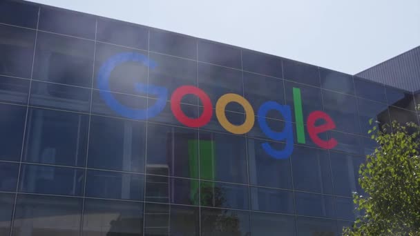 Κλείσιμο Του Λογότυπου Της Google Στο Κτίριο Στο Mountain View — Αρχείο Βίντεο