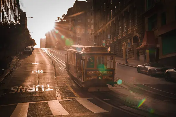 Εικονικό San Francisco Τελεφερίκ Γλιστρώντας Κάτω Ιστορικό Δρόμο Την Αυγή Φωτογραφία Αρχείου