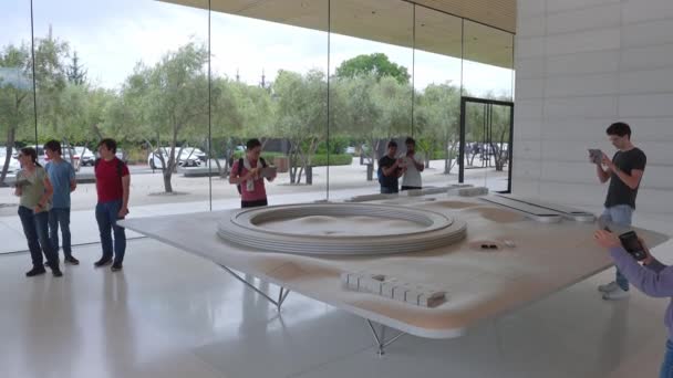 Customers Apple Store Interior Design Apple Flagship Store Westfield Valley — Stock Video