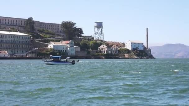 Vista Cerca Isla Prisión Alcatraz Centro Bahía San Francisco — Vídeos de Stock