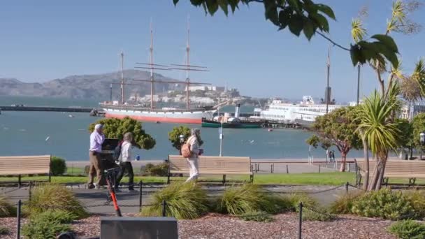 Vacker Stad San Francisco Med Parker Och Människor Som Går — Stockvideo