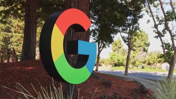 Google Bay Viewの外観 モダンなキャンパスビルを見る 大文字G マウンテンビュー カリフォルニア州 — ストック動画