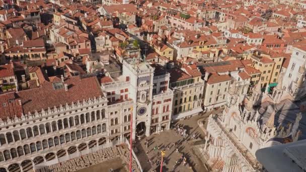 意大利威尼斯圣马可广场上空美丽的日落鸟瞰 黄昏时威尼斯奇观全景 游客们正在游览这座城市 — 图库视频影像