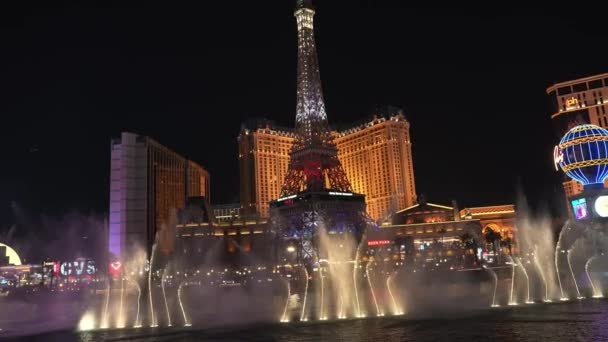 Gece Las Vegas Şeridi Nin Panoramik Manzarası Güzel Bellagio Çeşmeleri — Stok video