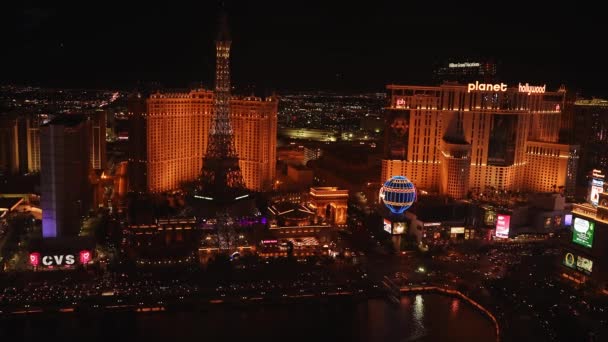Воздушный Вид Лас Вегас Ночью Красивые Фонтаны Bellagio Отель Paris — стоковое видео