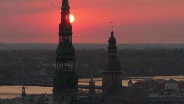 Повітряний Панорамний Захід Сонця Над Старим Містом Риги Латвії Прекрасний — стокове відео