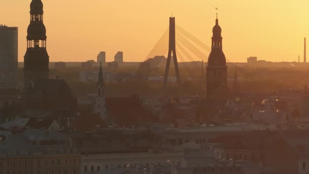Puesta Sol Panorámica Aérea Sobre Casco Antiguo Riga Letonia Hermosa — Vídeo de stock