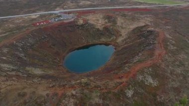 Kerid 'in hava manzarası, İzlanda' nın Altın Daire rotasındaki volkanik krater gölü..