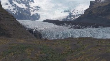 Svinafellsjokull Buzulu, İzlanda 'nın çok güzel bahar manzarası. Skaftafell Buzulu, İzlanda Vatnajokull Ulusal Parkı.