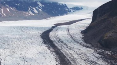 Svinafellsjokull Buzulu, İzlanda 'nın çok güzel bahar manzarası. Skaftafell Buzulu, İzlanda Vatnajokull Ulusal Parkı.