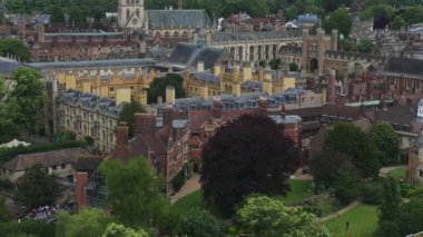 Cambridge 'in eski kasabasının havadan görünüşü. Cambridge, Cambridgeshire, İngiltere 'nin merkezindeki Güzel Krallar Koleji Şapeli. 