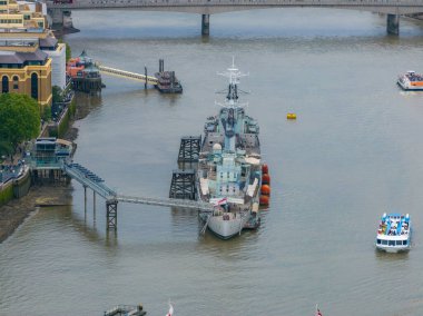 Londra 'daki Tower Köprüsü' nün havadan görüntüsü. Thames nehrinin üzerindeki Londra 'nın merkezi. Büyük Britanya 'nın başkenti.