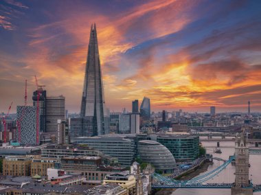 Londra 'daki Çömlek Gökdeleninin yakın görüntüsü. AB 'nin en yüksek binası. Londra İş Merkezi.