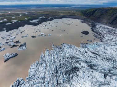 Svinafellsjokull Buzulu, İzlanda 'nın çok güzel bahar manzarası. Skaftafell Buzulu, İzlanda Vatnajokull Ulusal Parkı.