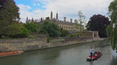 Jerwood Kütüphanesi, Trinity Hall Koleji, Cambridge, Cambridgeshire, İngiltere, Birleşik Krallık, Avrupa yakınlarındaki nehir kamerasında. 4k videosunu kapat.