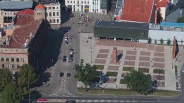 Letonya 'daki Riga eski kasabasının havadan görünüşü. Güneşli Yaz Gününde Riga Şehri. Ünlü Landmark - Riga Dome Katedrali