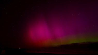 Letonya, Jurmala 'daki En Güçlü Güneş Fırtınasından sonra Orta Avrupa' da Kuzey Işıkları.