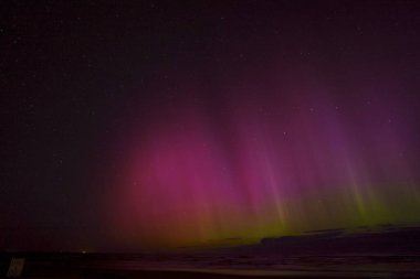 Letonya, Jurmala 'daki En Güçlü Güneş Fırtınasından sonra Orta Avrupa' da Kuzey Işıkları.