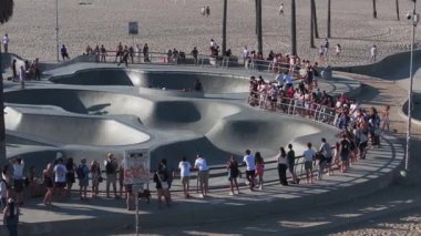 Los Angeles, ABD 'deki Venice Beach Paten Pisti' nin havadan görüntüsü. Los Angeles, Kaliforniya 'daki Venedik Sahili' nin hava manzarası..