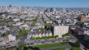 San Francisco 'daki Boyalı Kadınlar' ın hava manzarası. Steiner 'daki Viktorya dönemi evleri. Evler 1892 ve 1896 yılları arasında inşa edildi. San Francisco 'nun güzel hava manzarası.